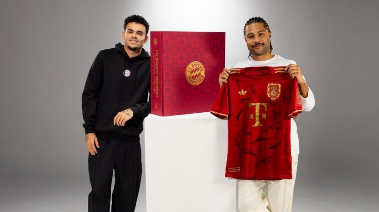 拜仁推出125周年豪华纪念书附送签名球衣,售价12500欧